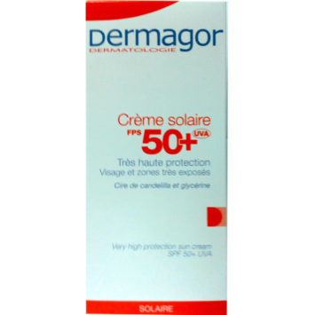 Avec les filtres UVA-UVB et SPF spf50, la crème solaire hydratante Dermagor offre une très haute protection contre les rayons nocifs du soleil. Richement illustré avec de la silicone organique, de l'huile de noyau d'abricot, du titane micronisé, de la vitamine E, des agents hydratants et adoucissants, aidant à neutraliser les radicaux libres d'oxygène, prévenant les rides du soleil. En outre, renouvelle et régénère les cellules de la peau. Les agents adoucissants et hydratants revitalisent et hydratent complètement la peau. Agréable et adapté à tous les types de peau.